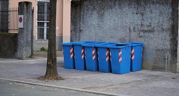 Bins without large debris after bulk refuse service
